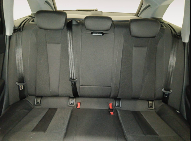 AUDI A4 AVANT 40 TDI 204 S TRONIC 7 S LINE 8