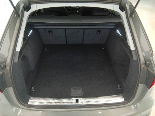 AUDI A4 AVANT 40 TDI 204 S TRONIC 7 S LINE 12