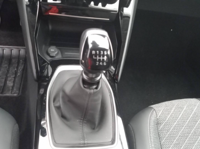 PEUGEOT 208 PURETECH 100 S&S BVM6 ALLURE 9